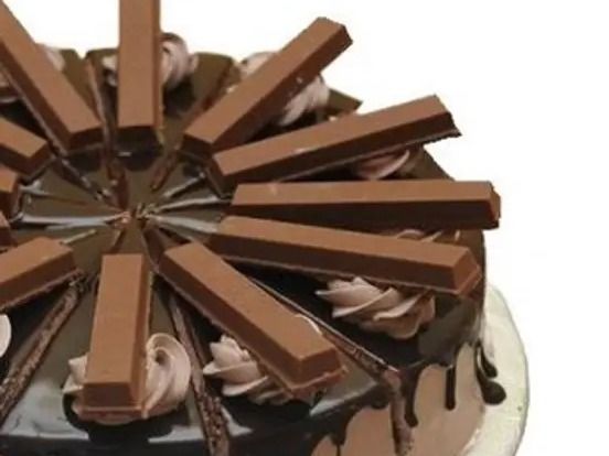 Kitkat Chocolate Fudge Cake Slice