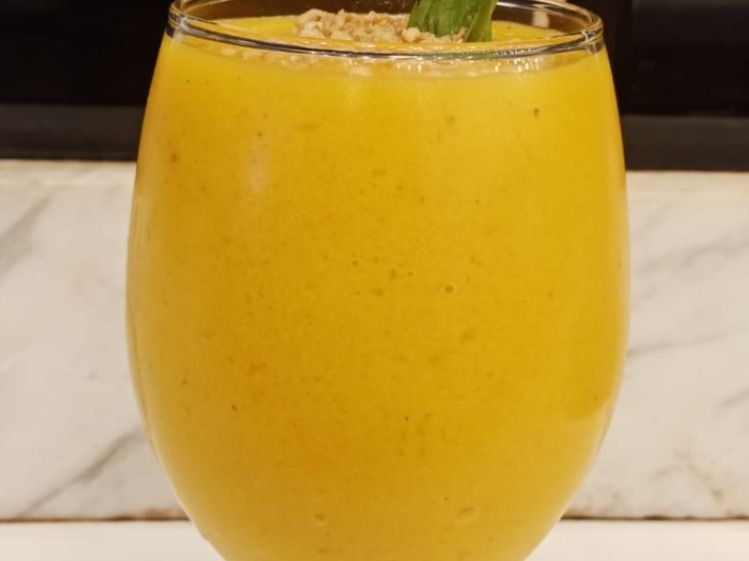 Mango and Banana Smoothie