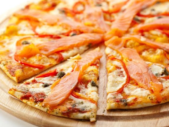 Smoked salmon and caviar Pizza