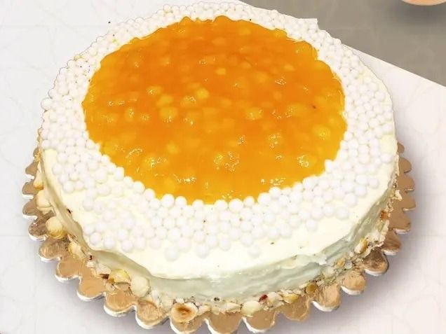 Vanilla Cake Mango And Nuts