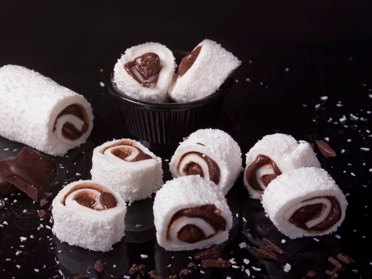 Swiss Roll Nutella Chocolate Malban With External Coconut