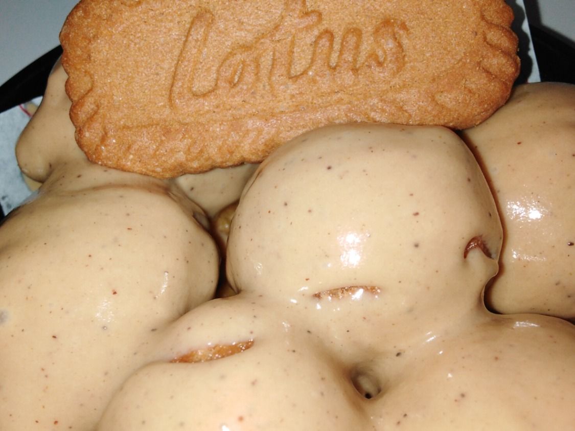 Lotus Lokmatos with Belgian lotus sauce