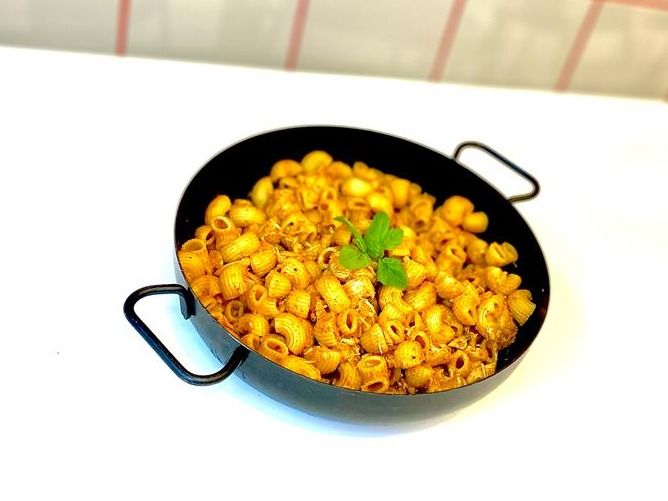 Pasta with chicken and butter