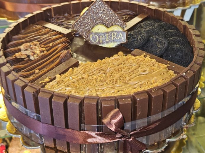 Kit Kat Cake