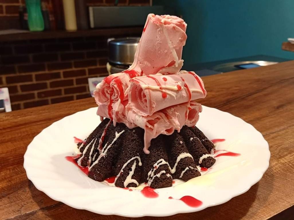 molten cake extra ice cream