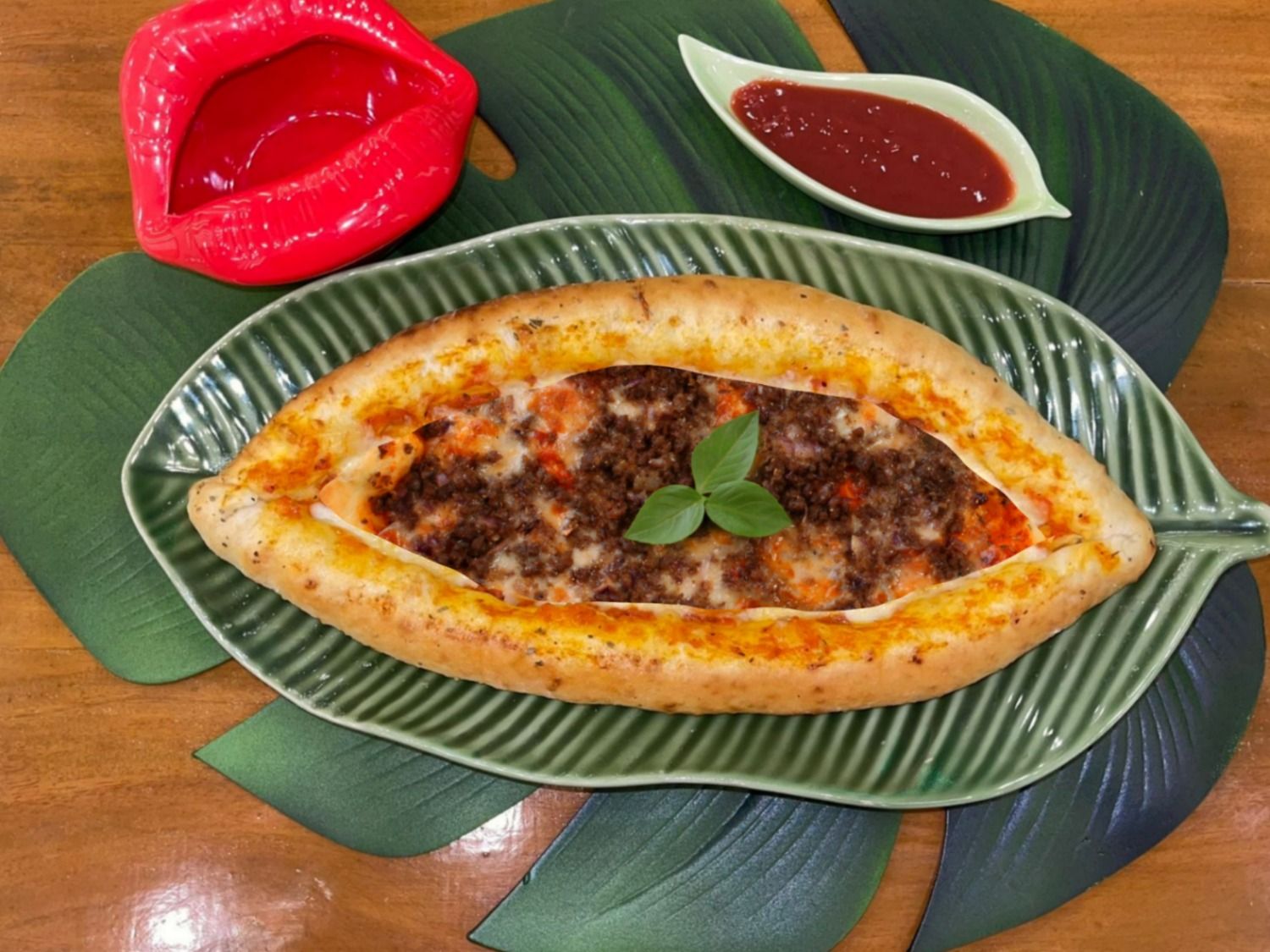 Minced meat with Turkish pide