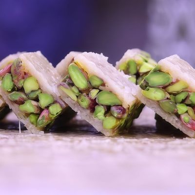 White pistachio bolloria