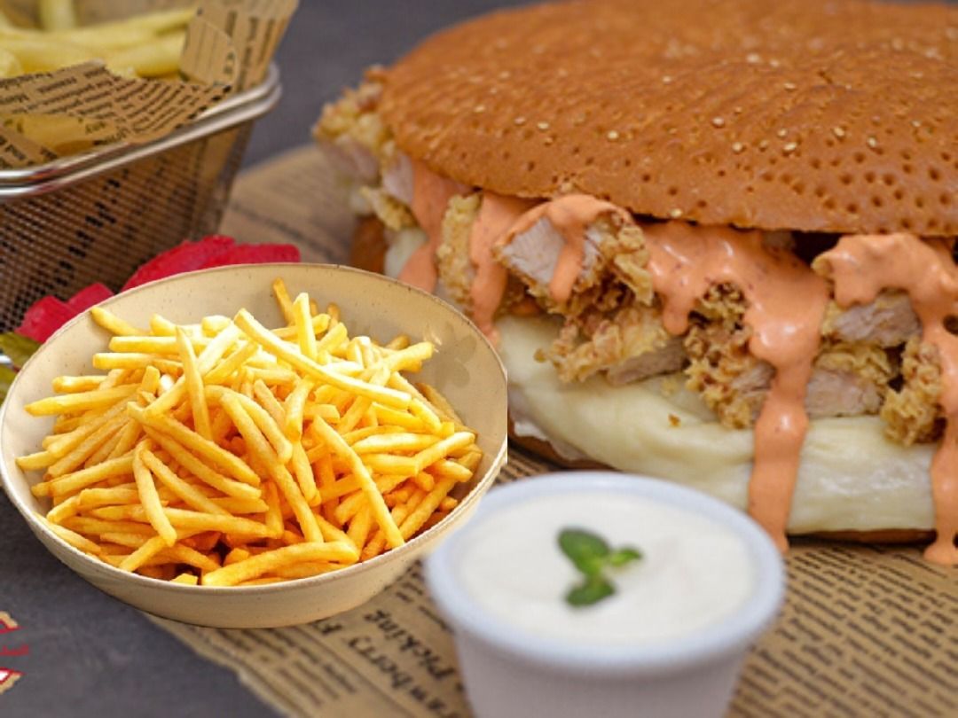 Maria Crispy With Mozzarella And Cheddar