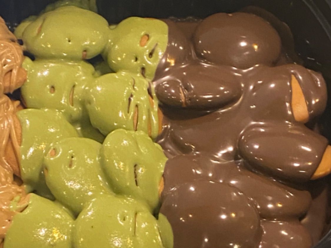 25 Mini Pancakes Mixed With Nutella And Pistachio Spread
