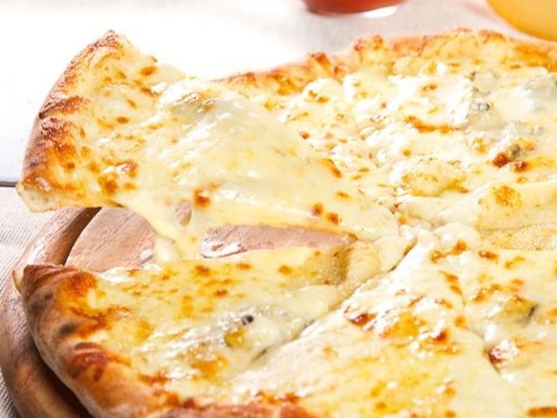 Oriental Pizza With Mixed Cheese Medium Size