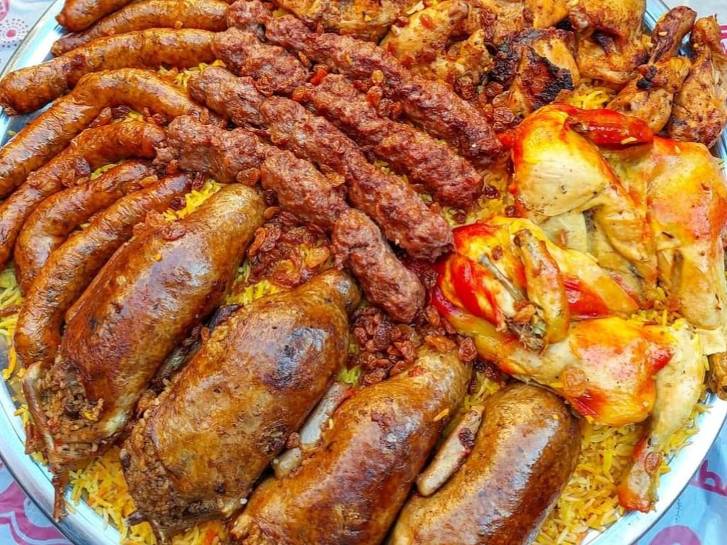 Tray Of The People Of Generosity