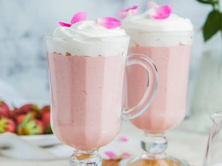 Yogurt Berry Milkshake