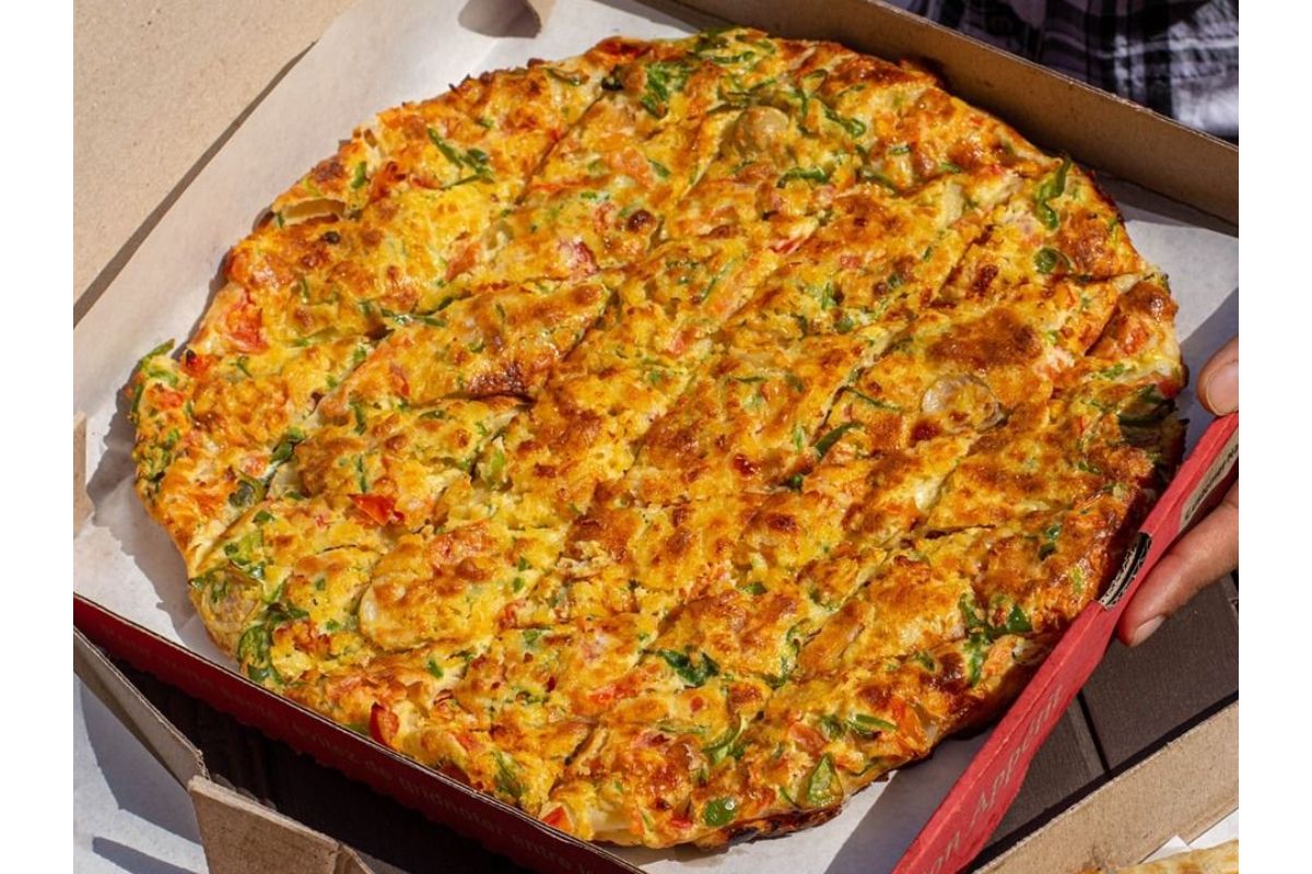 Oriental Pizza With Mix Cheese