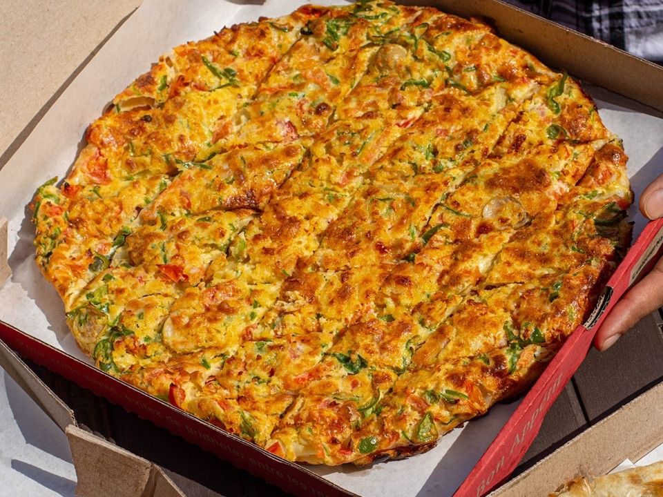 Oriental Pizza With Tuna Pieces