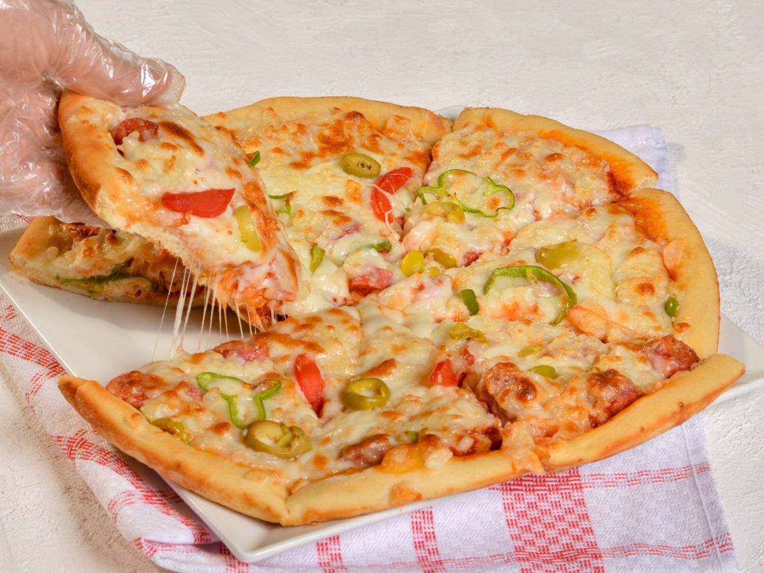Cut tuna italian Pizza