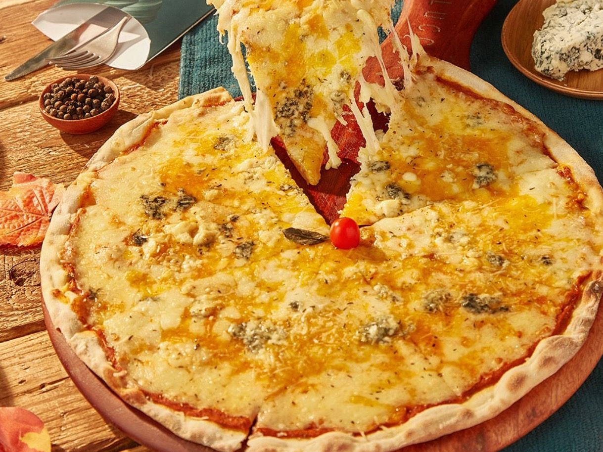 Quattro Formaggi Pizza