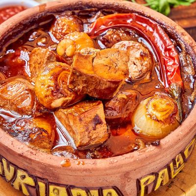 طاجن لحم مع بصل
