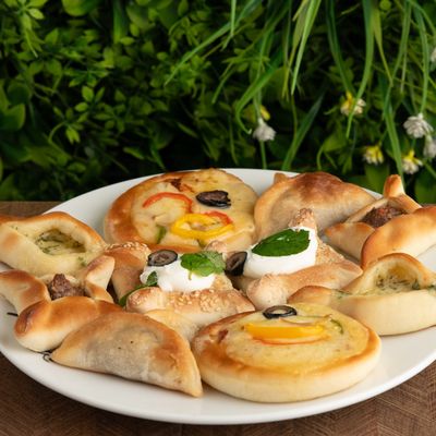 Mix Pastries Platter 10 Pcs