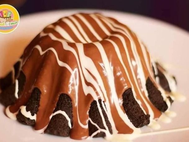 Nutella Molten Cake And Scoop Of Vanilla Ice Cream