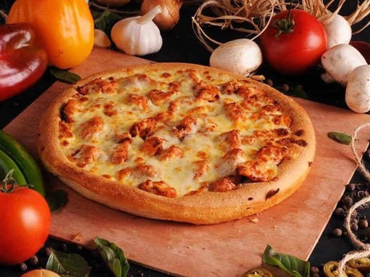 Shish Tawook Pizza