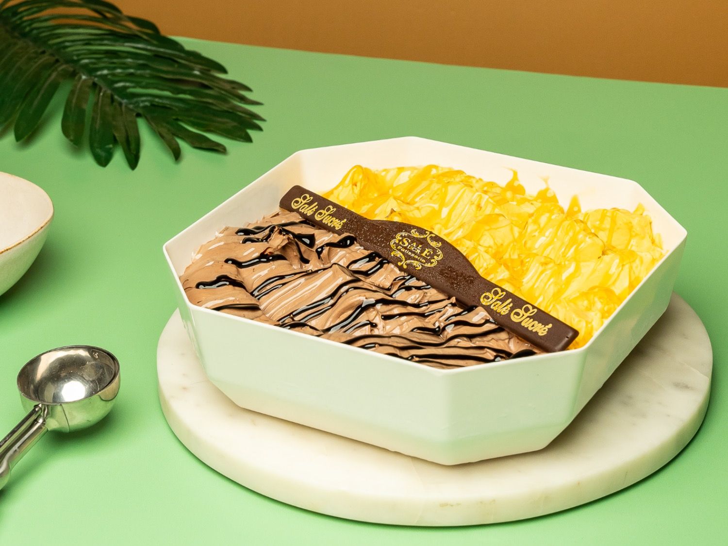 Duo Ice Cream Mango And Chocolate Bowl