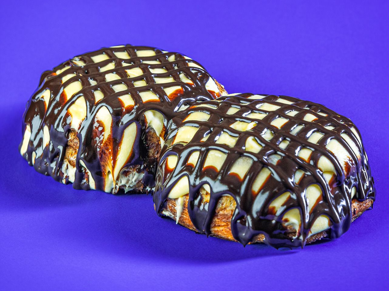 Cinnamon Bun Chocolate 2 Pieces Box