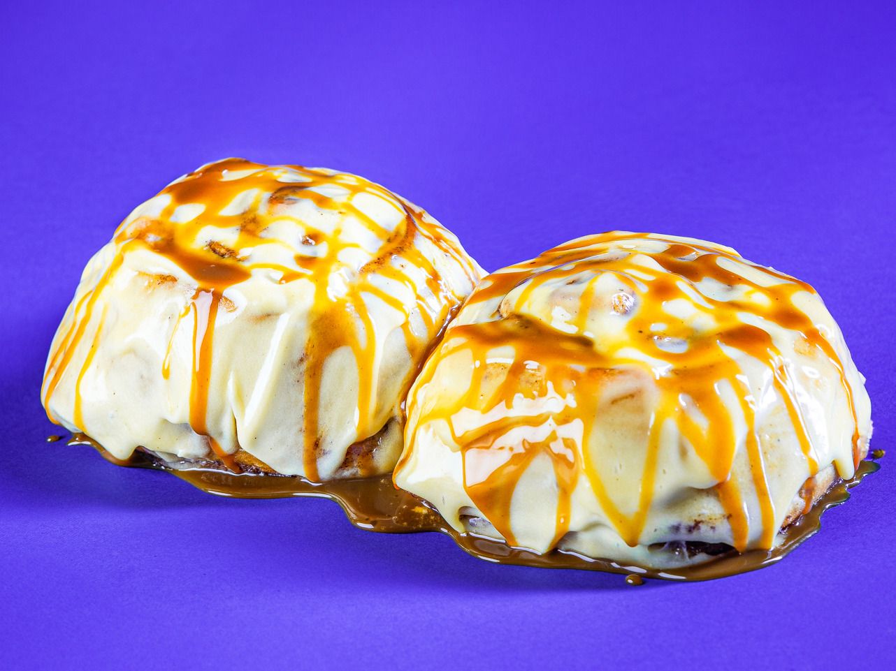 Cinnamon Bun Caramel 2 Pieces Box