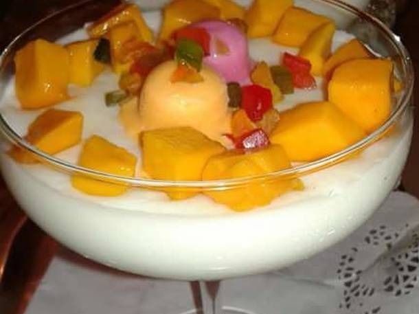 Rice Pudding With Fruits And Ice (Super Fattah)