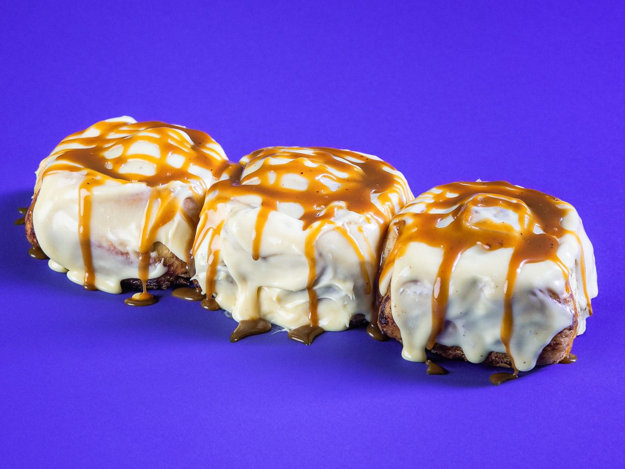 Cinnamon Bun Caramel 3 Pieces Box