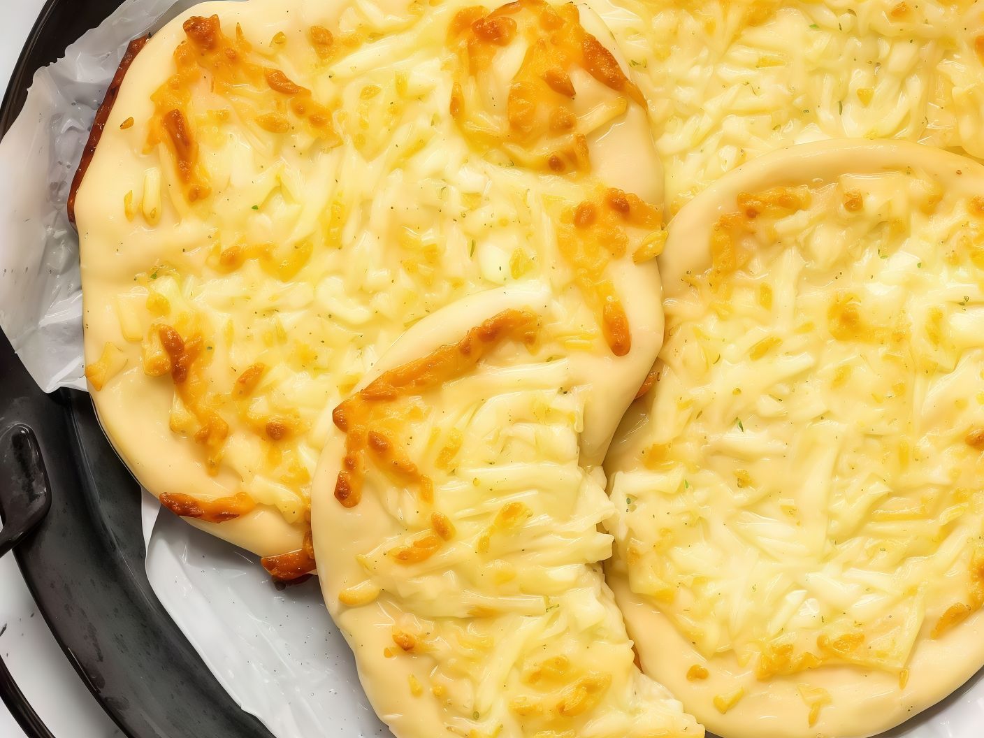 Mixed Cheese Manoucheh