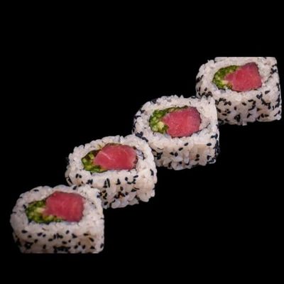 Tuna Ura Maki Roll 4 Pieces