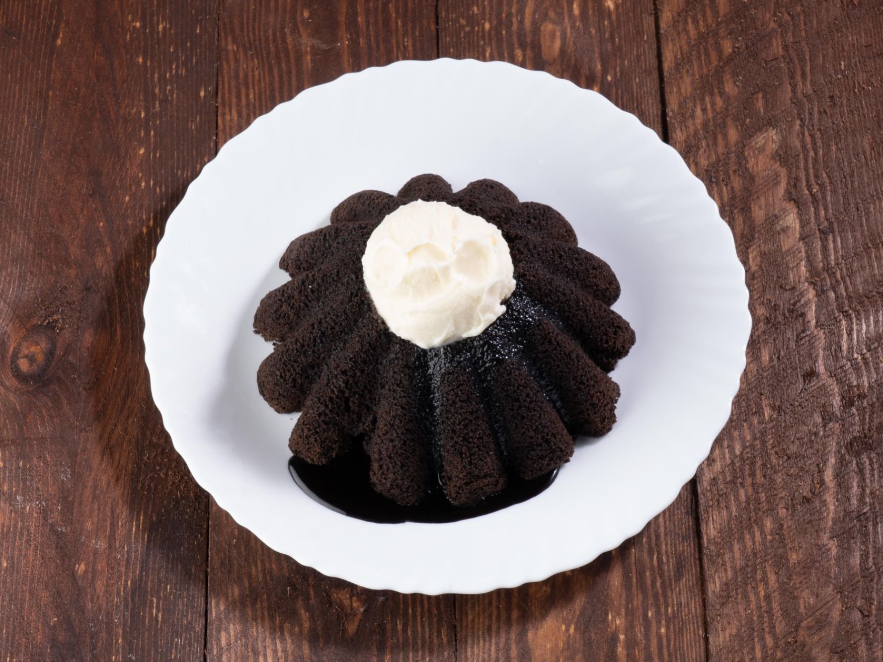 Molten Cake With Ice Cream