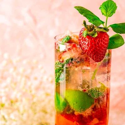 Red Bull Strawberry Mojito