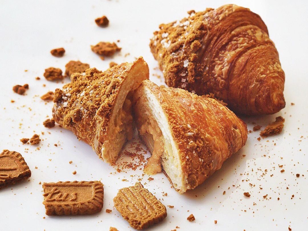 Lotus Croissant
