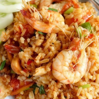 Seafood rice with squid, shrimp and mozzarella cheese