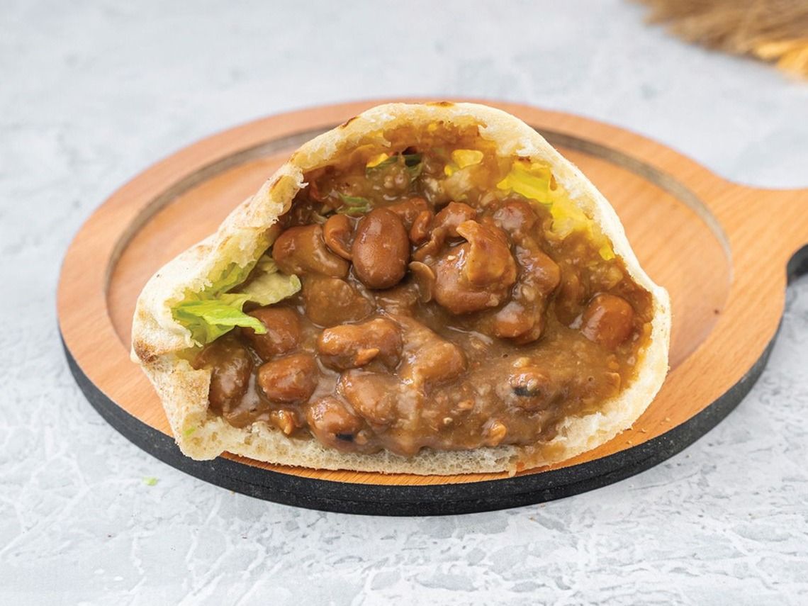 Fava bean sandwich with Al-Nashar mix