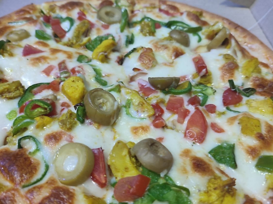 Shish Tawook Pizza