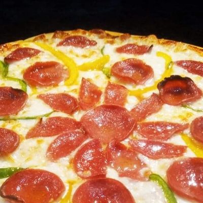 Salami pizza