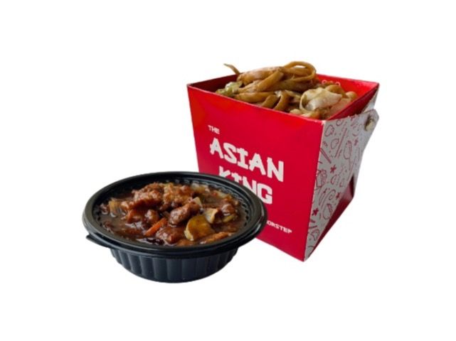 Noodle Box With Vegetables And Spicy Meat Sauce