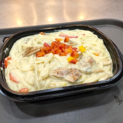 White Sauce Pasta With Chicken Breasts