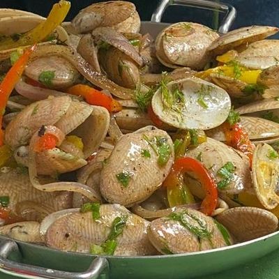محار بلدي مسلوق مع الشوربة