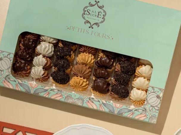 Large Regular Petit Four