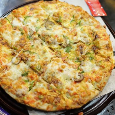 Oriental sausage pizza