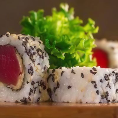 Ura Maki Tuna 4 Pieces