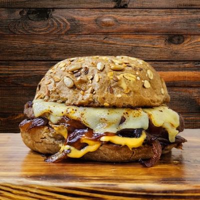 Beef Burger W Carmelized Onions