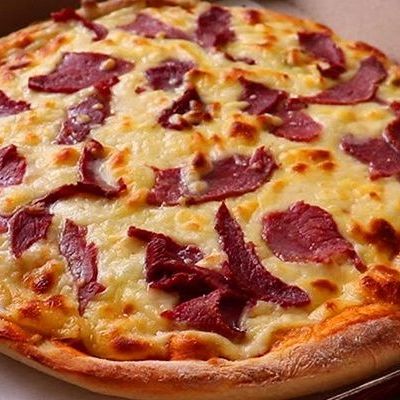 Pastrami pizza