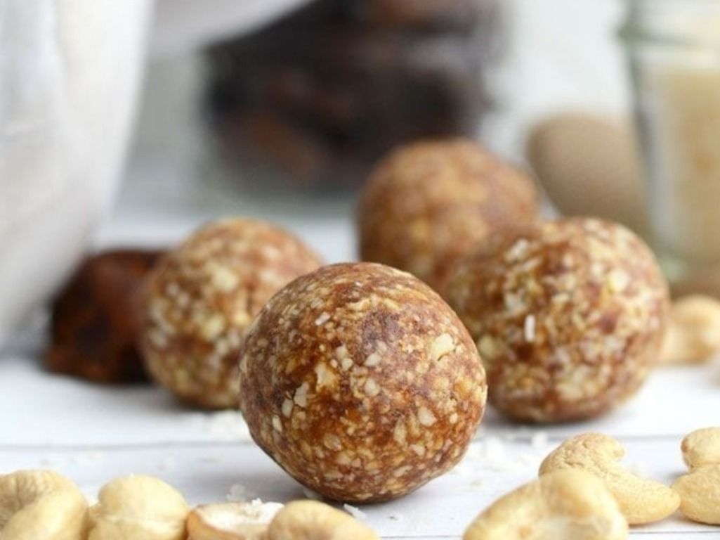 Cashew Energy Bites