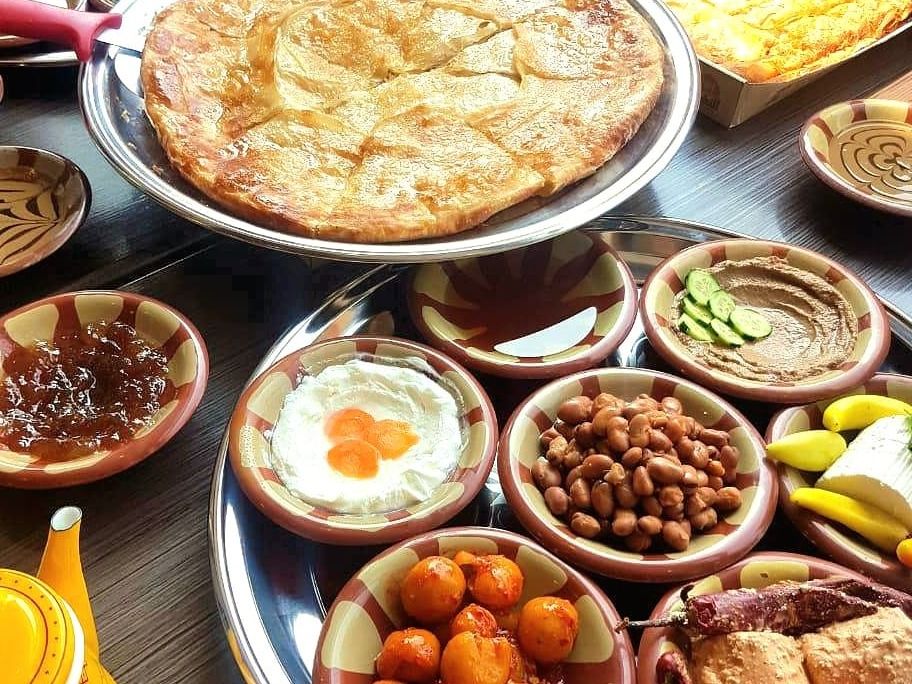 Breakfast tray Enough for 6 Person