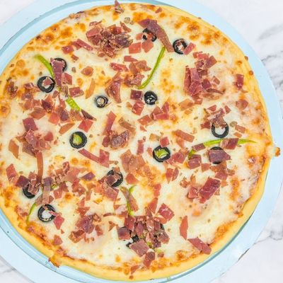بيتزا إيطالية باللحم البقري