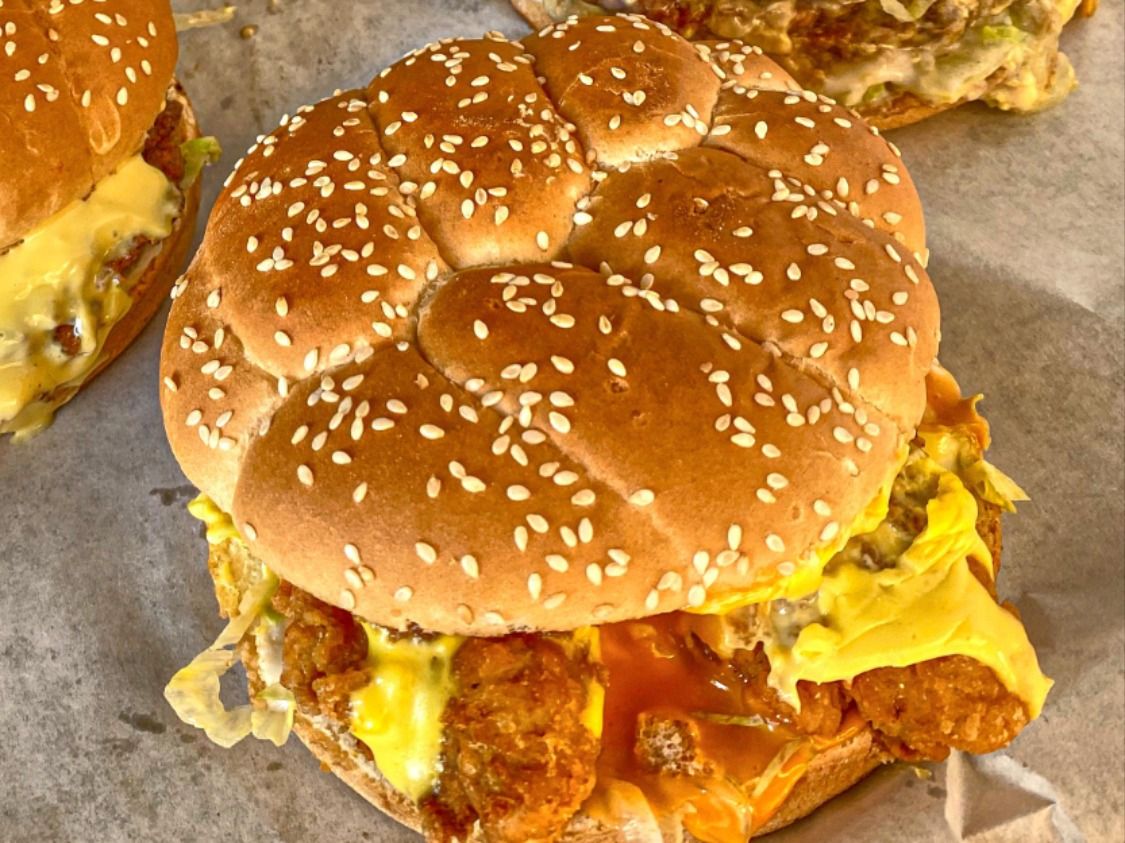 Single Chicken Burger With Potatoes